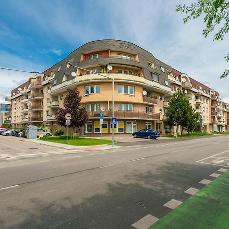 Apartmany Zlatovska Trenčín Eksteriør billede