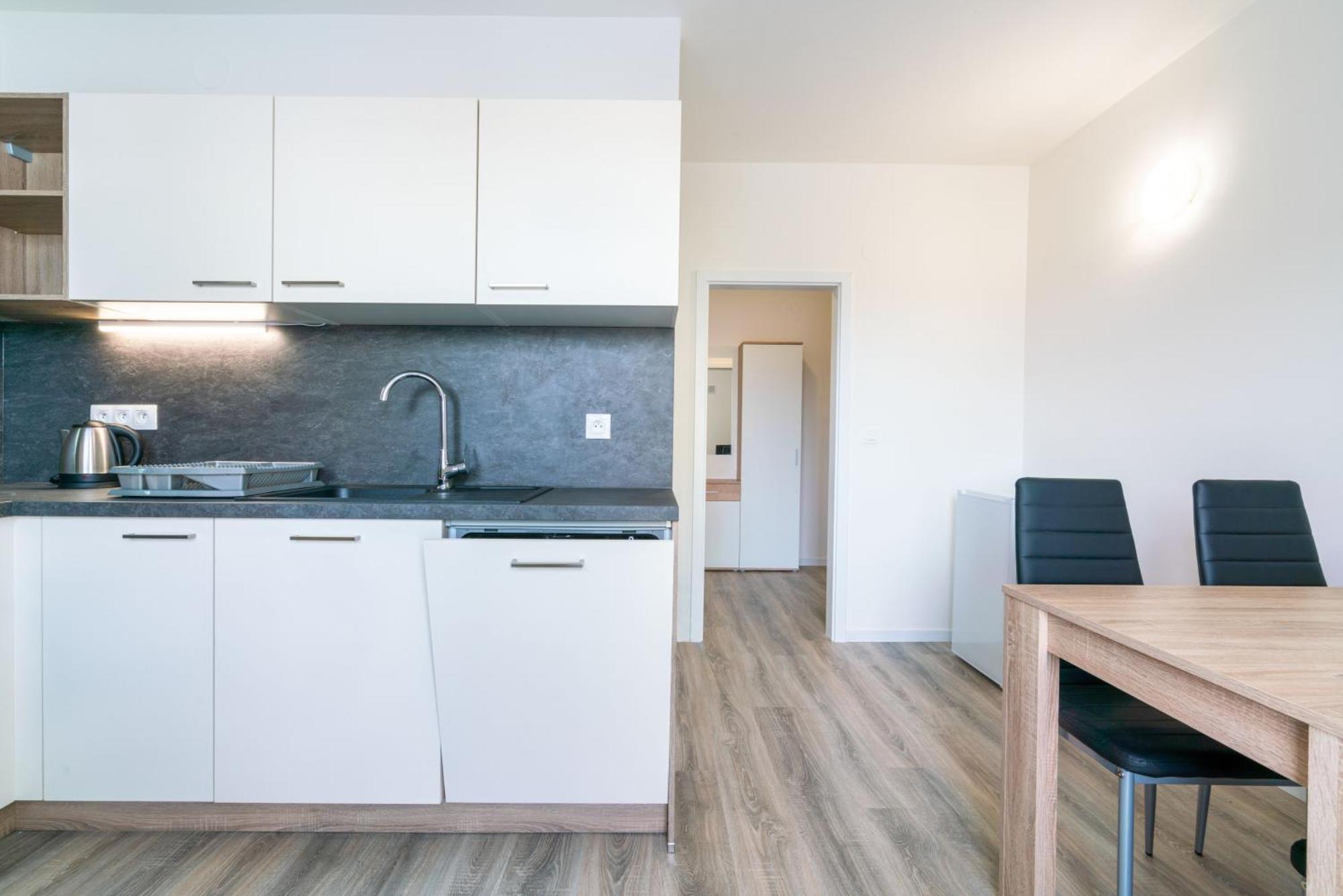Apartmany Zlatovska Trenčín Eksteriør billede